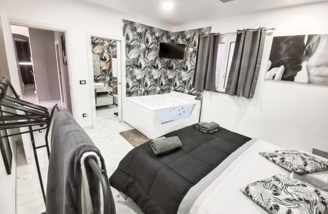 Homerez - Spacious House in Noto with Jacuzzi