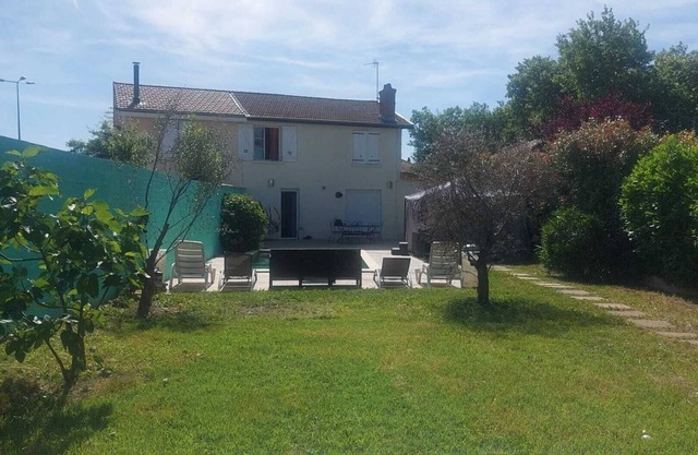 Homerez - Spacious villa with pool in Saint-Fons