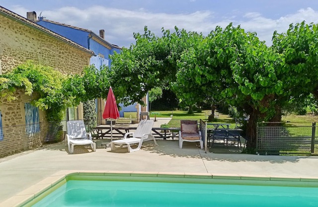 Homerez - Villa for 30 ppl. with swimming-pool and terrace at Richerenches