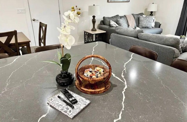 Hometown USA With Hot Tub and Fully Renovated