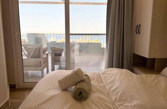 Honeymoon Sea View Apartment in New Marina Hurghada