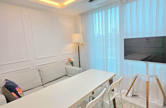 #Hongdae EXIT2#DELUXE APT#New Building#Luggage storage#Parking