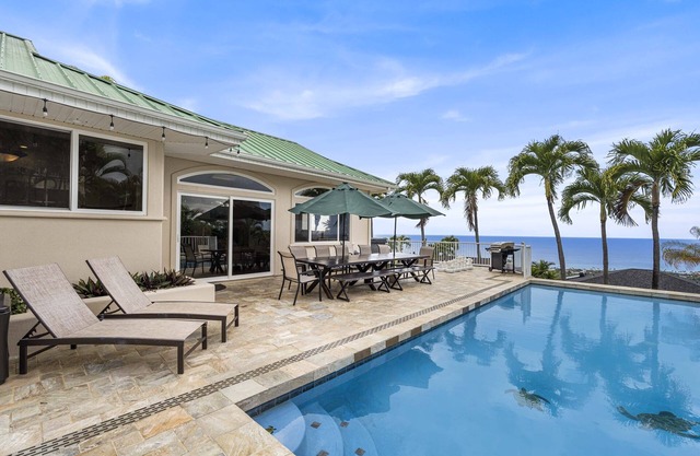 Honu Hale: Exquisite Oceanview Estate w/Pool, Hot Tub, AC & Oversized Chess Set
