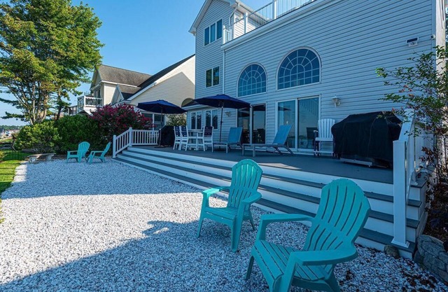 Hook, Wine & Sinker- Waterfront, 3 Bedrooms, 2.5 Baths, Sleeps 10, Non group rental