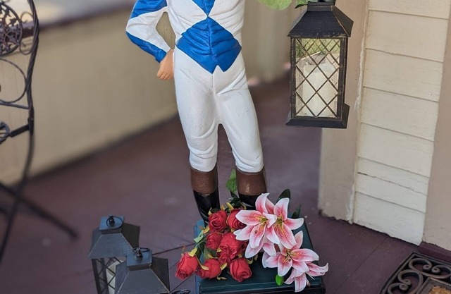 Horseplayers Wanted!Dream house One Block to Track!