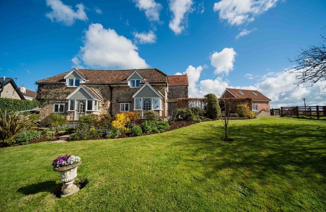 Horseshoe Cottage romantic barn conversion, stunning views near the Jurassic Coa