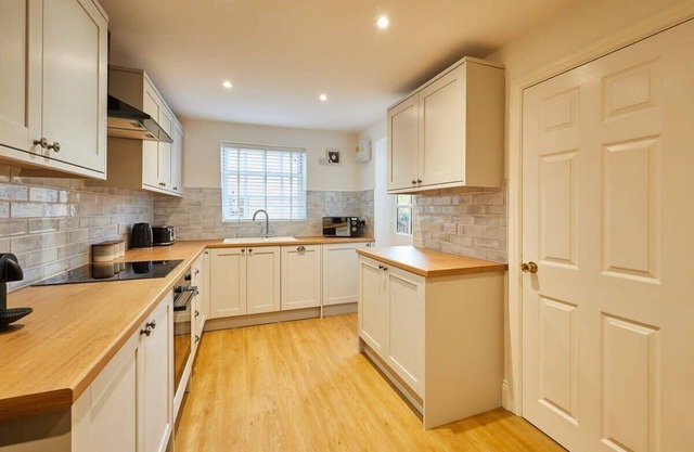 Host & Stay | Sandstone Cottage