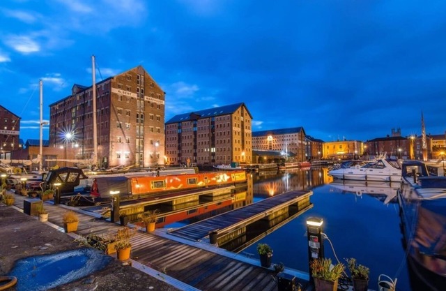 Host & Stay | Priory Docks Apartment