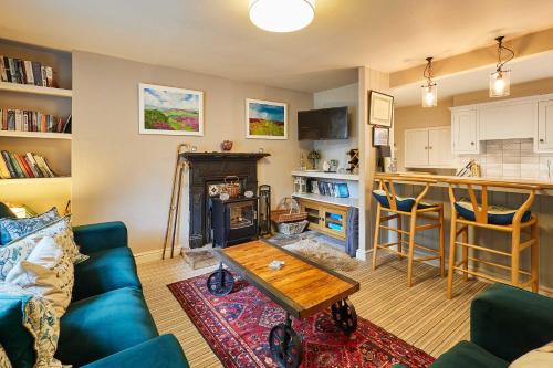 Host & Stay - Rosella Cottage