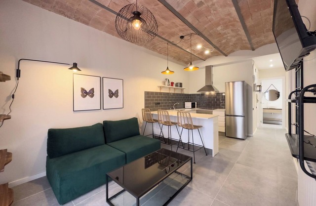 Hostafrancs 2h - Two Bedroom Apartment, Sleeps 3