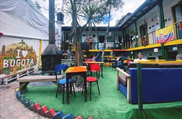 Hostal Gastro Bar Casa Colibrí