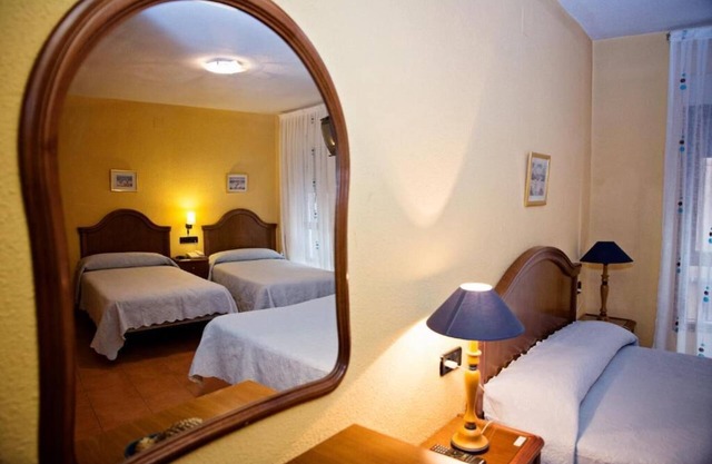Hostal Guzman El Bueno by gaiarooms