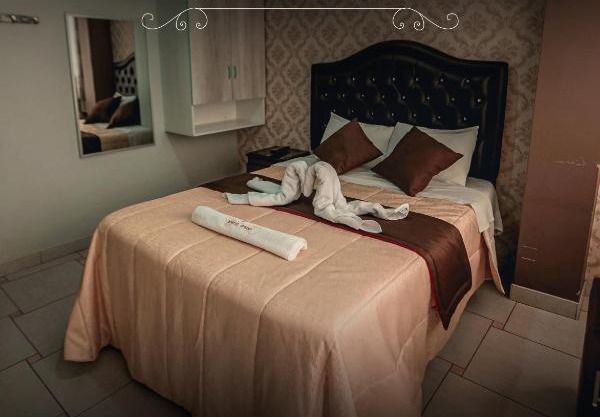 Hostal Spring II