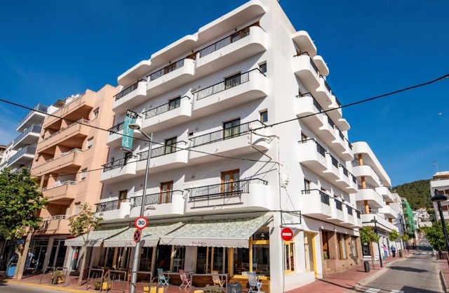 Hostal y Apartamentos Santa Eulalia