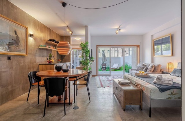 HostWise – Modern Flat w/Terrace | Near the Beach