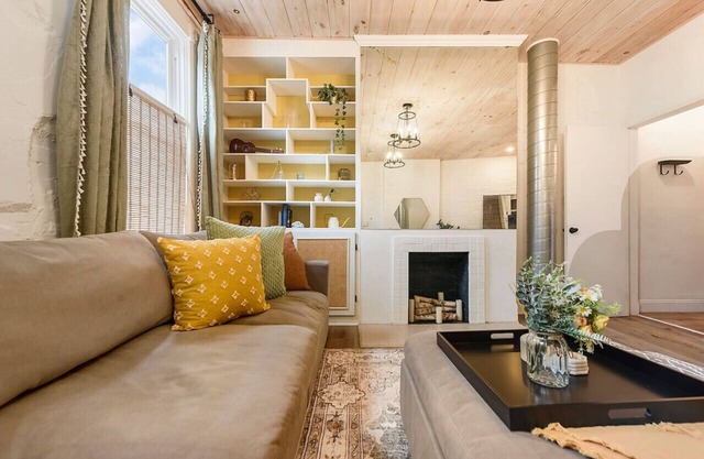 ★ HostWise Stays ★ Designer's Dream - Parking - Soaker Tub, Location!
