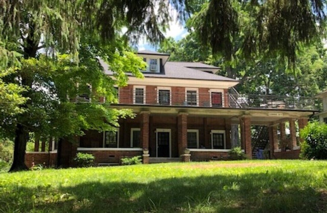 Hot location walkable to Downtown Asheville