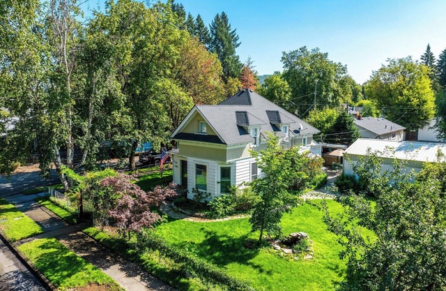 Hot Tub 4BR Retreat near Downtown CDA