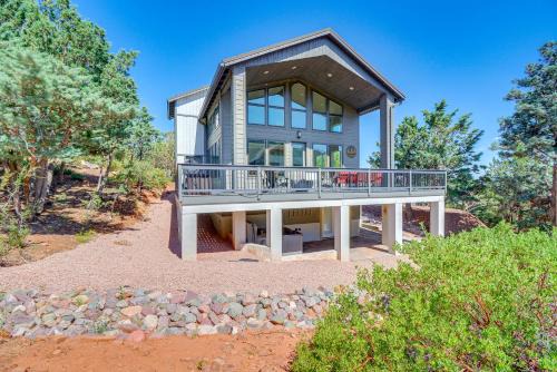 Hot Tub and Deck Mtn-View Pine Getaway!