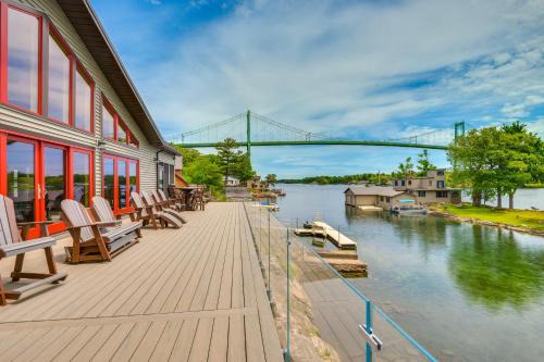 Hot Tub and Dock Waterfront Wellesley Island Home!