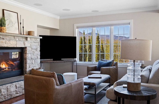 Hot tub and heated pool amenities included!
