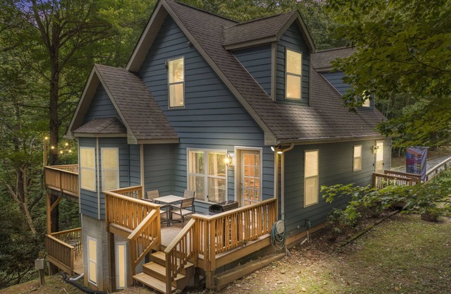 Hot Tub, Game Room, By Ski Sugar & Beech, LOCATION, near town, Kid-Friendly