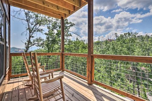 Hot Tub, Game Room, Decks Cabin in Gatlinburg