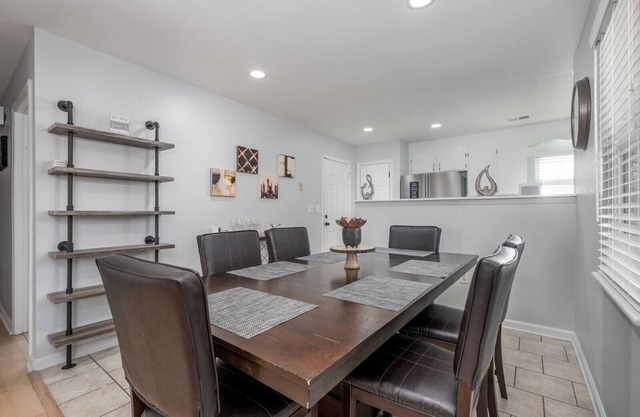 *HOT TUB in UPTOWN + FREE parking | FUN | NEW*