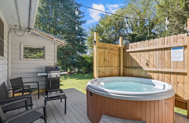 ♥ Hot Tub -King Bed -3 Miles to AVL Downtown -Simply Squared