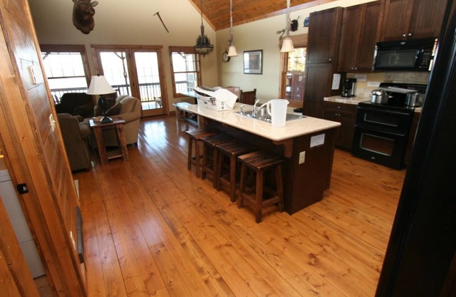 Hot Tub-Lake Front-Resort Amenities FREE/Pool