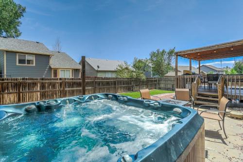 Hot Tub - Pet Friendly - 7 miles to Fort Carson