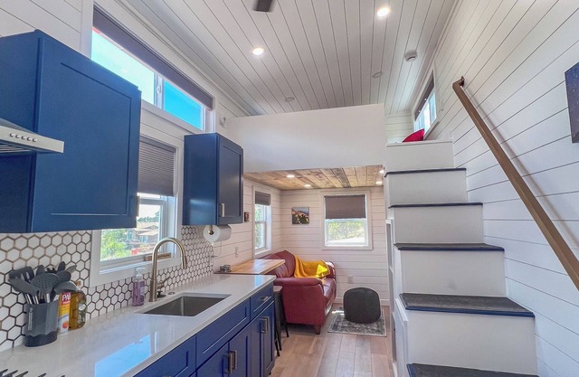 Hot Tub, Pool, King Bed, Views, and easy access to Sedona @ Stargazer Loft!