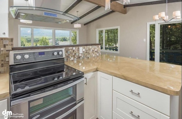 Hot Tub Stunning Mountain Views 2 kitchens 4 bedroom 2 bathroom