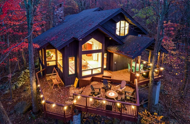Hot Tub & Views | Mid Century Modern Wonder