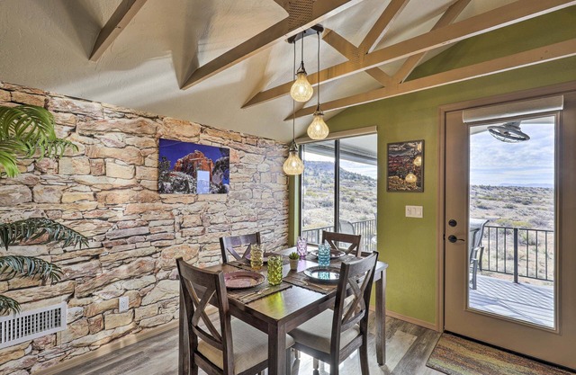 Hot Tub & View: Wine Country Retreat in Cornville