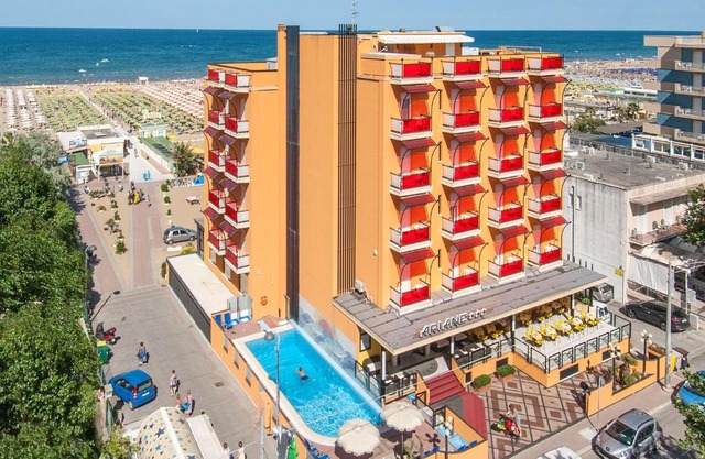 Hotel Ariane - BEACHFRONT, Breakfast XXL & Sea View