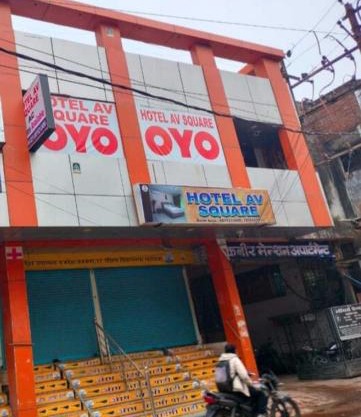 Hotel av square
