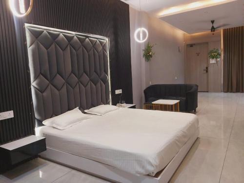 Hotel Crystal Sarovar