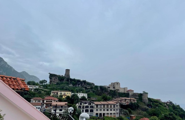 -HOTEL DEAL- Rooms With Castle View