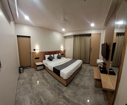 hotel earth orbit