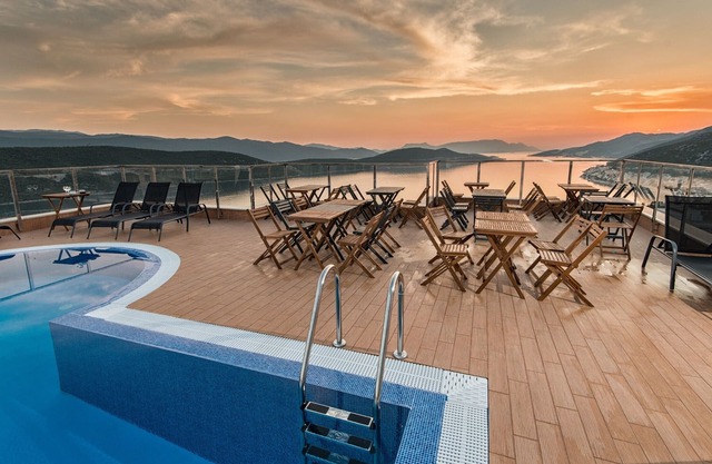 Hotel Jadran - Double Room with Balcony and Sea View 1