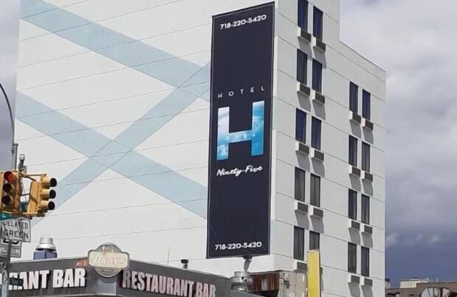 Hotel Ninety Five Fordham / St. Barnabas Hospital