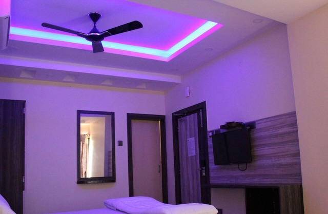 Hotel Shantinivas