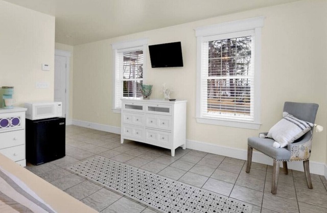 Hotel-Style Private Room Suite in Edgecomb Maine