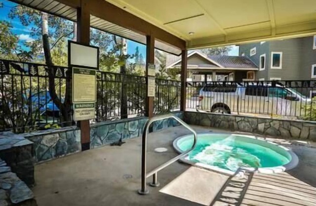 Hotel-Style Studio Suite / Hot Tub / Sauna / BBQ
