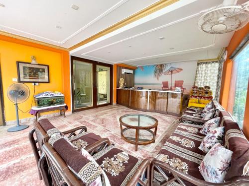 Hotel Surya Beach inn ! PURI near-sea-beach-and-temple fully-air-conditioned-hotel with-lift-and-parking-facility - 3