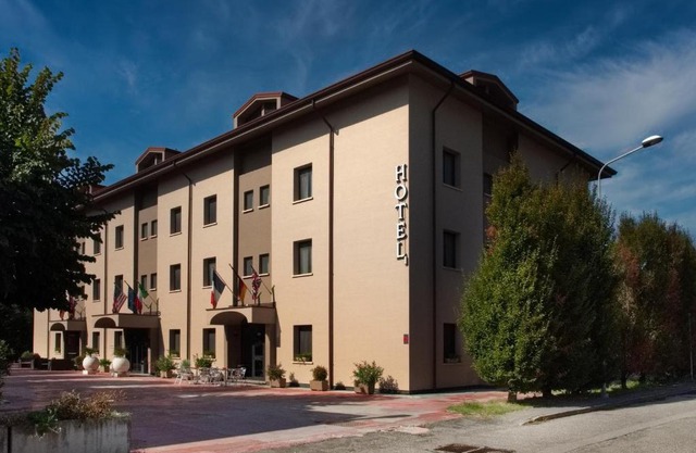 Hotel Versailles