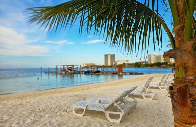 HotelZone frontbeach apartment 2 bedrooms 2 baths