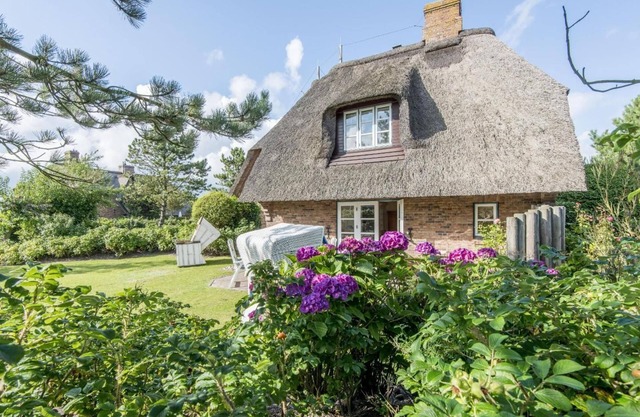 House Heidekamp 3, Part A - Exclusive. Close to the beach. Thatch.