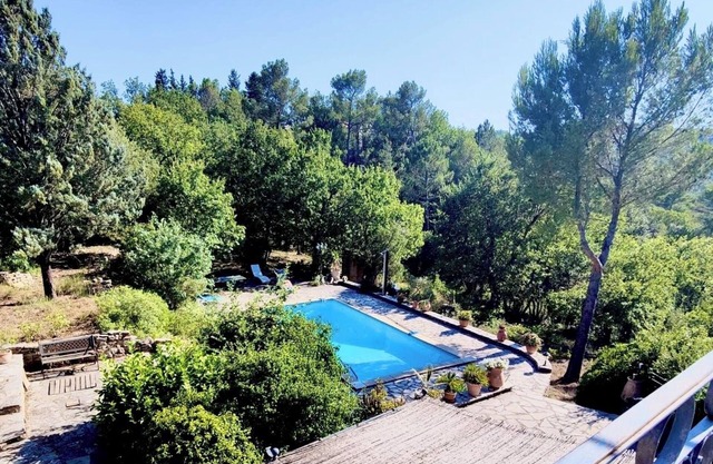 House 12/13 pers. Swimming pool. Varages Haut Var